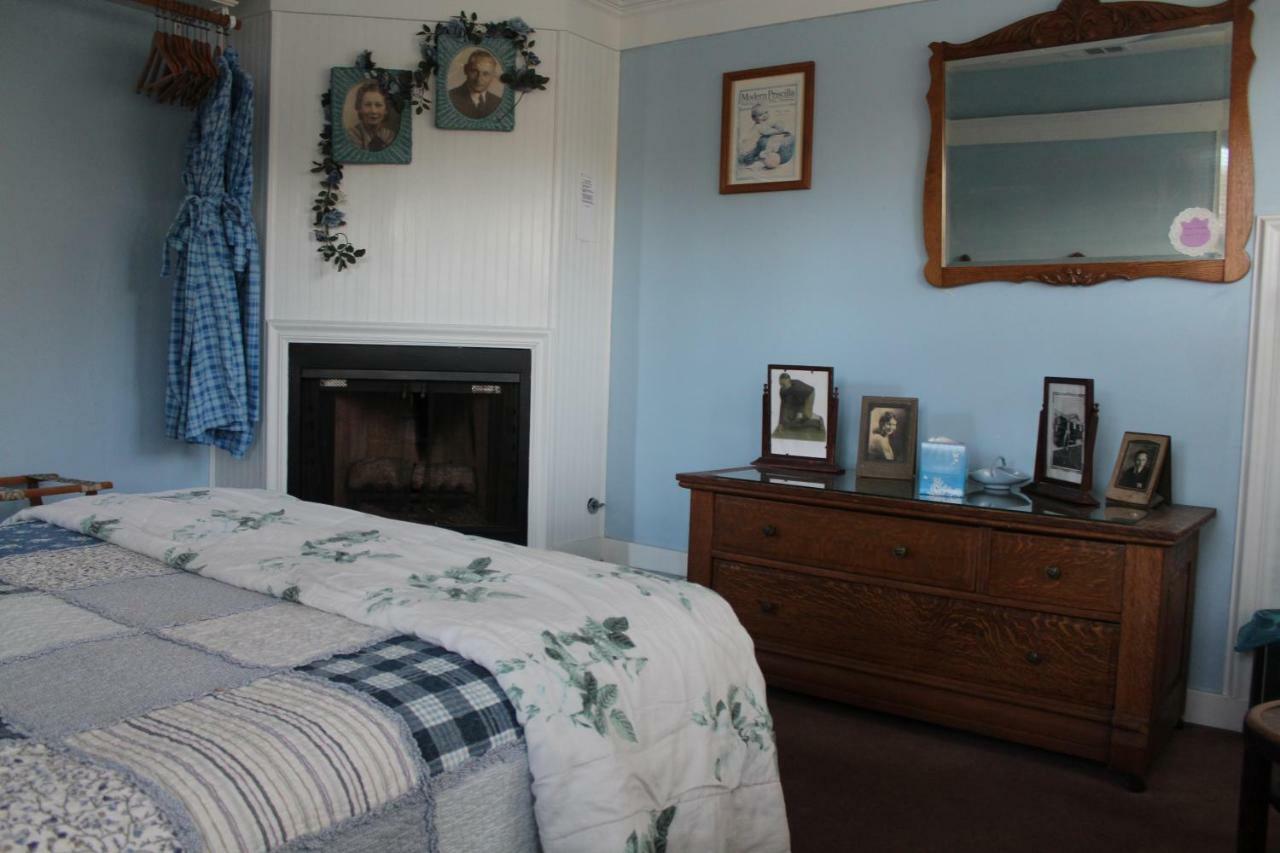 Single Room with Shared Bathroom